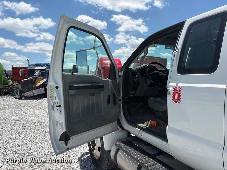 image for item YA3188 2015 Ford F750 Super Duty chipper truck