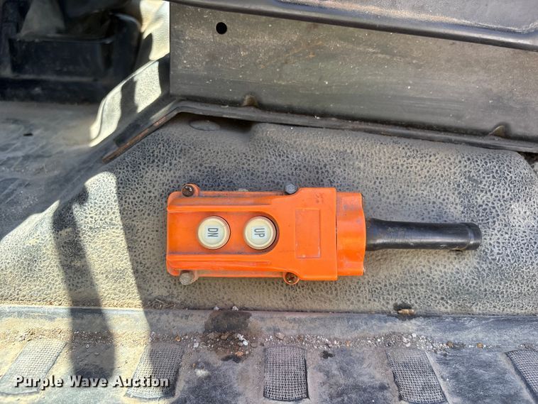 image for item YA3188 2015 Ford F750 Super Duty chipper truck