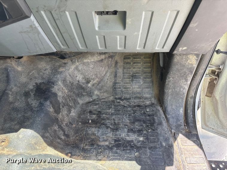 image for item YA3188 2015 Ford F750 Super Duty chipper truck