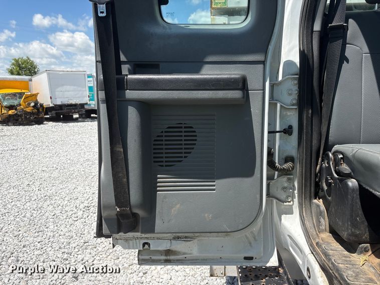 image for item YA3188 2015 Ford F750 Super Duty chipper truck