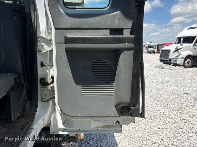 image for item YA3188 2015 Ford F750 Super Duty chipper truck
