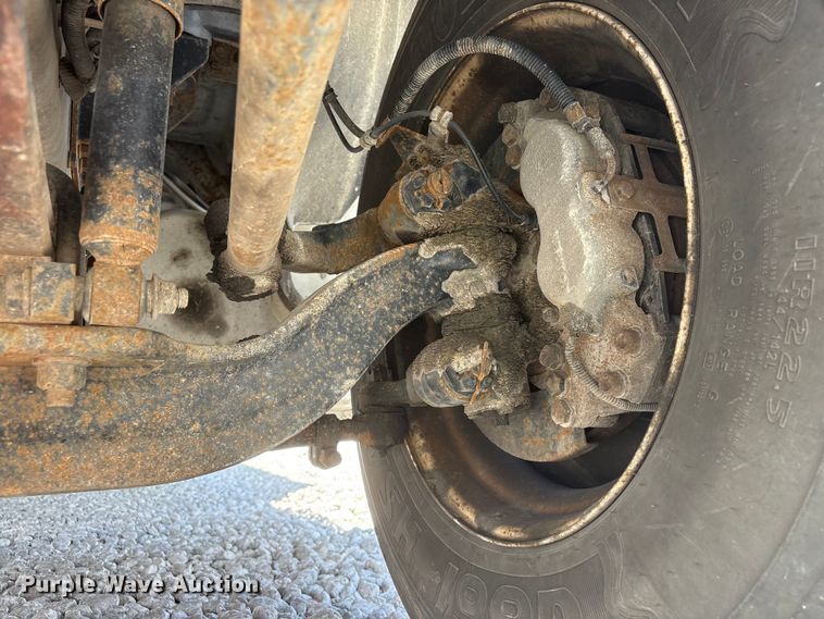 image for item YA3188 2015 Ford F750 Super Duty chipper truck