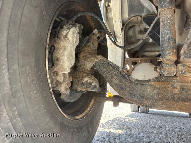 image for item YA3188 2015 Ford F750 Super Duty chipper truck