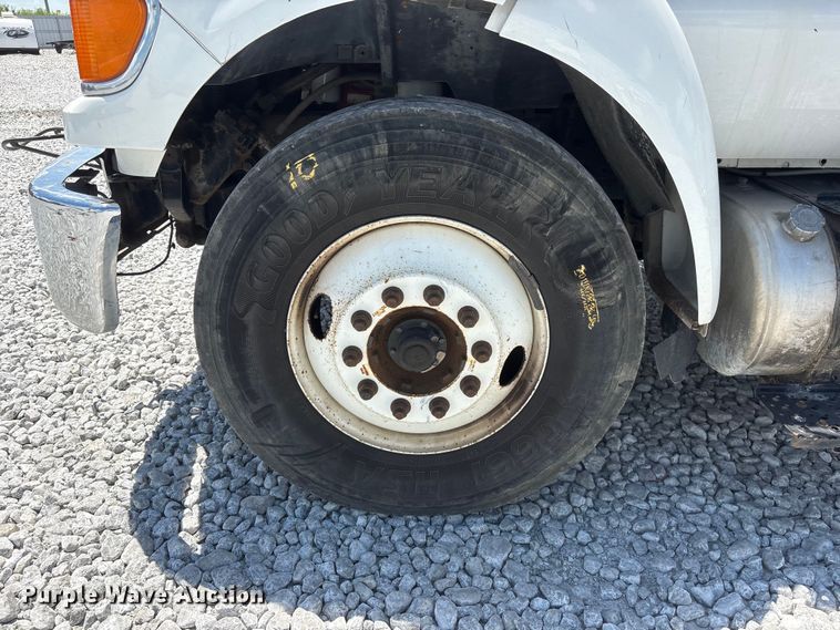 image for item YA3188 2015 Ford F750 Super Duty chipper truck