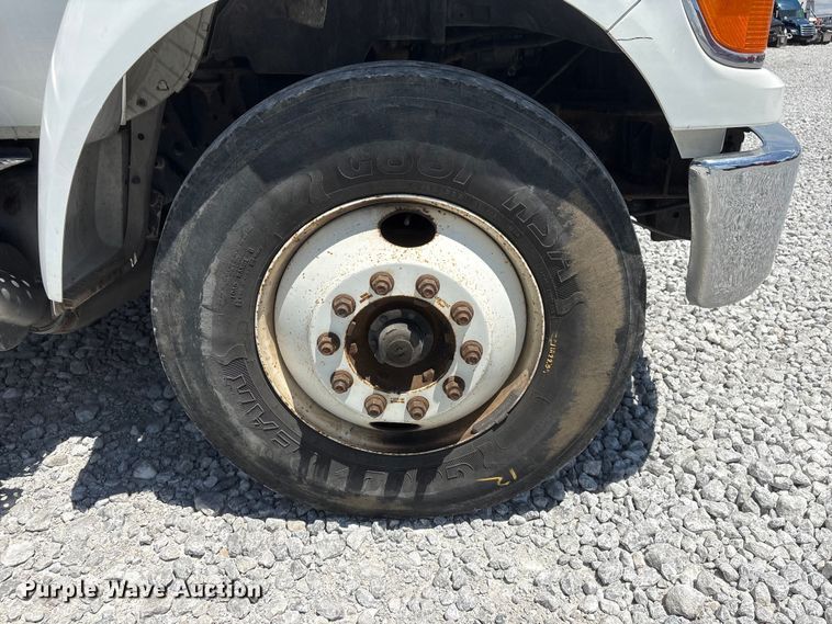 image for item YA3188 2015 Ford F750 Super Duty chipper truck