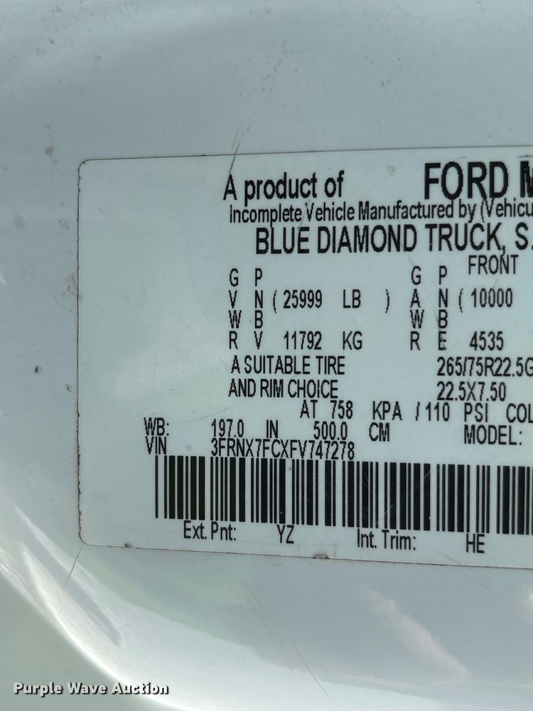 image for item YA3188 2015 Ford F750 Super Duty chipper truck