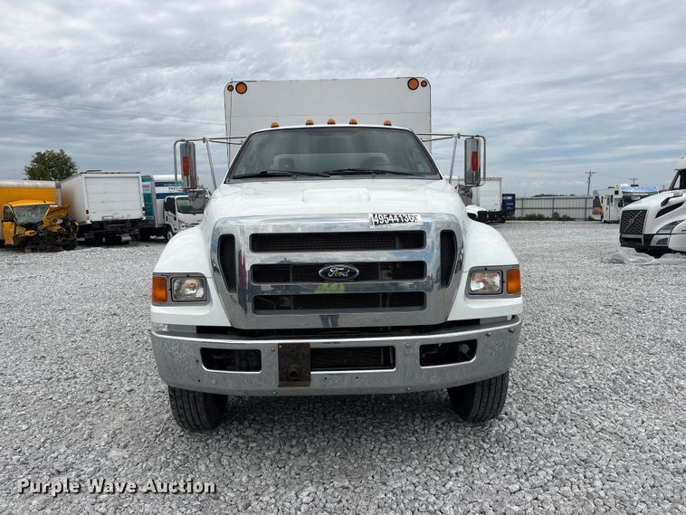 image for item YA3189 2015 Ford F750 chipper truck