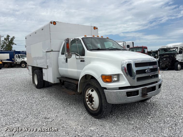 image for item YA3189 2015 Ford F750 chipper truck