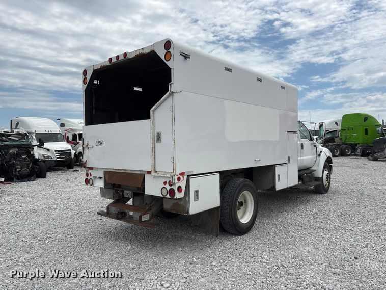 image for item YA3189 2015 Ford F750 chipper truck