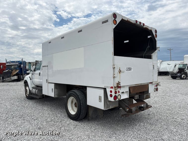 image for item YA3189 2015 Ford F750 chipper truck