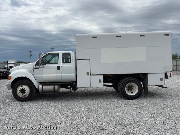 image for item YA3189 2015 Ford F750 chipper truck
