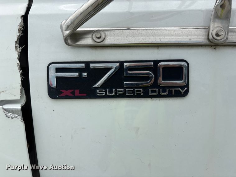 image for item YA3189 2015 Ford F750 chipper truck