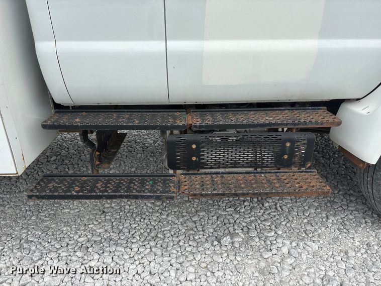 image for item YA3189 2015 Ford F750 chipper truck