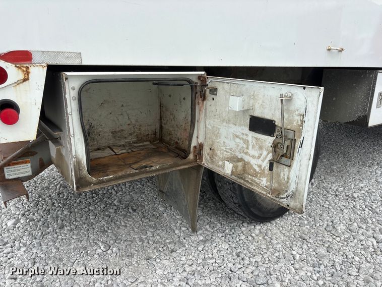 image for item YA3189 2015 Ford F750 chipper truck