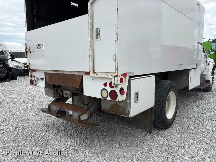 image for item YA3189 2015 Ford F750 chipper truck