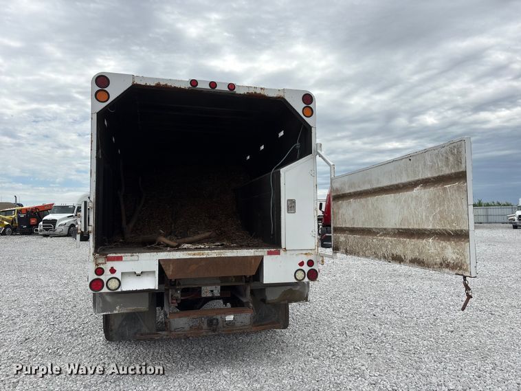 image for item YA3189 2015 Ford F750 chipper truck