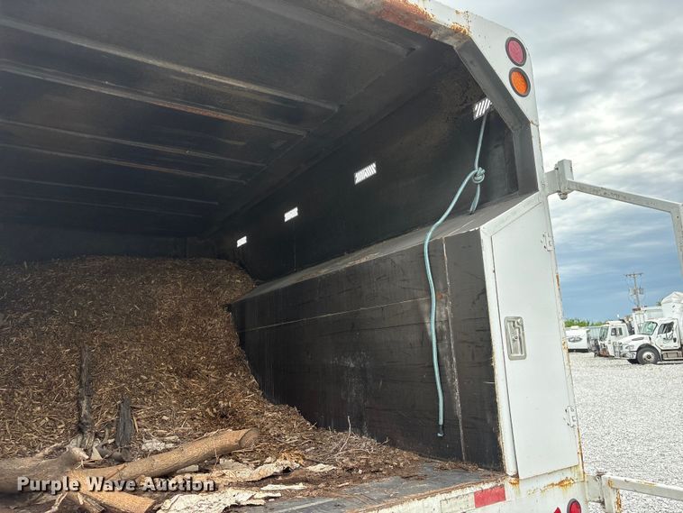 image for item YA3189 2015 Ford F750 chipper truck