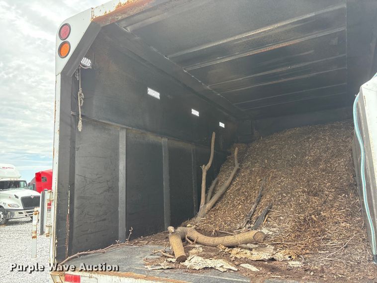 image for item YA3189 2015 Ford F750 chipper truck