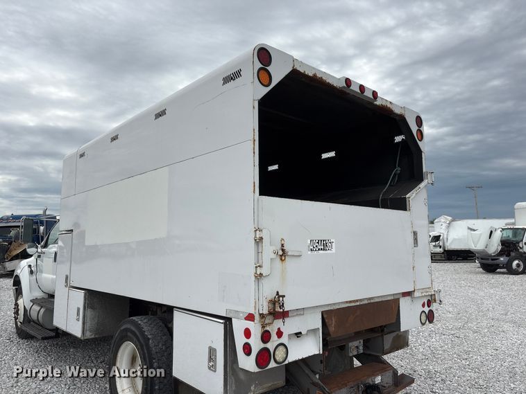 image for item YA3189 2015 Ford F750 chipper truck