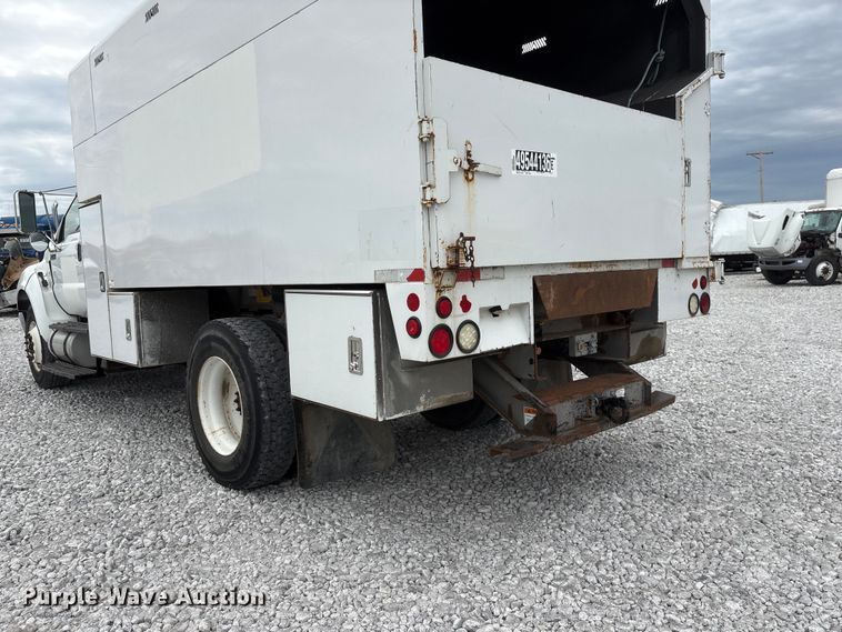 image for item YA3189 2015 Ford F750 chipper truck