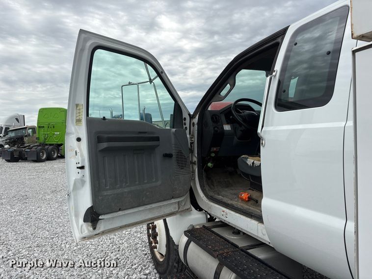 image for item YA3189 2015 Ford F750 chipper truck
