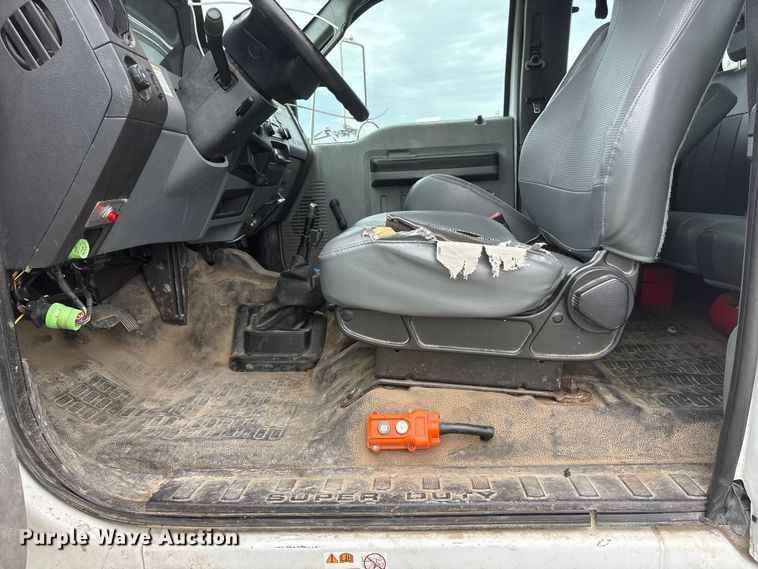 image for item YA3189 2015 Ford F750 chipper truck
