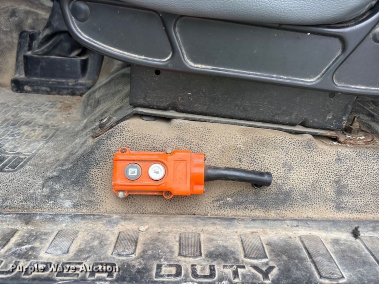 image for item YA3189 2015 Ford F750 chipper truck