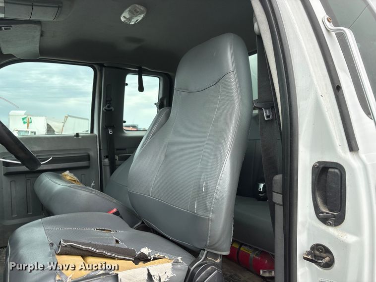 image for item YA3189 2015 Ford F750 chipper truck