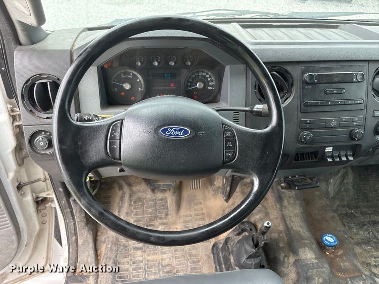 image for item YA3189 2015 Ford F750 chipper truck