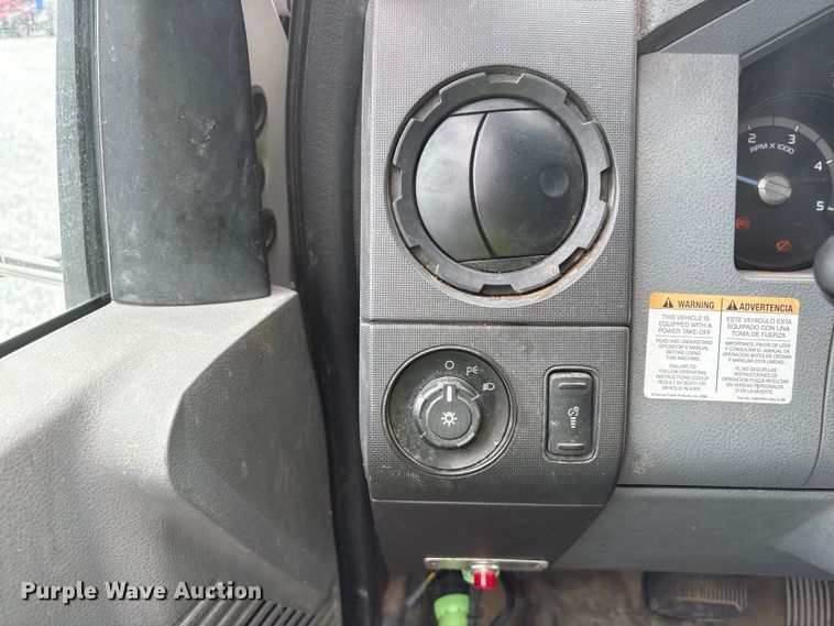 image for item YA3189 2015 Ford F750 chipper truck