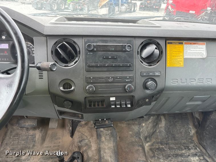 image for item YA3189 2015 Ford F750 chipper truck