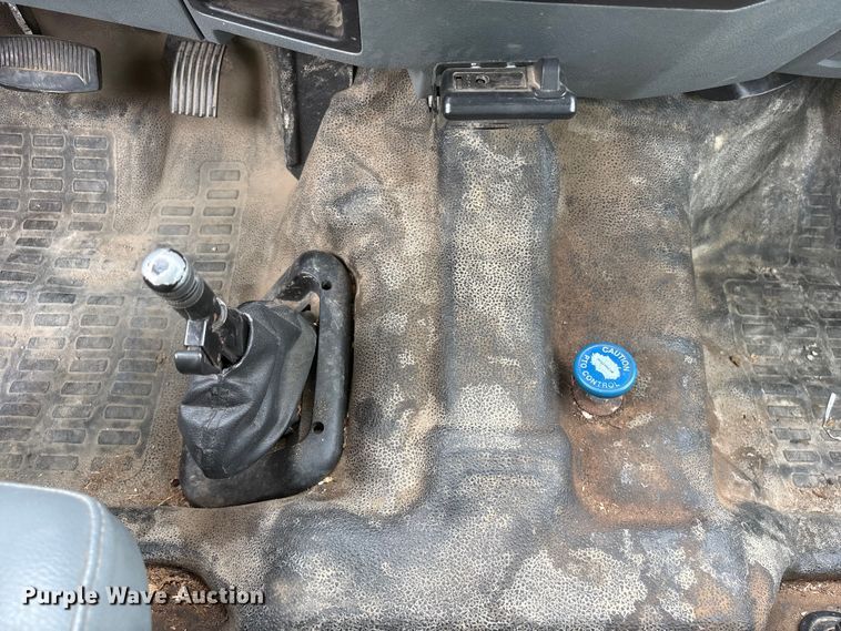 image for item YA3189 2015 Ford F750 chipper truck