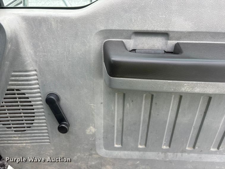 image for item YA3189 2015 Ford F750 chipper truck