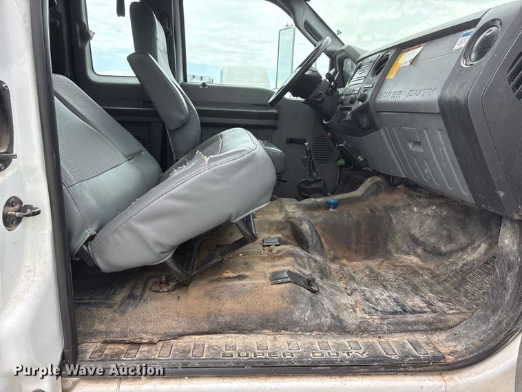 image for item YA3189 2015 Ford F750 chipper truck