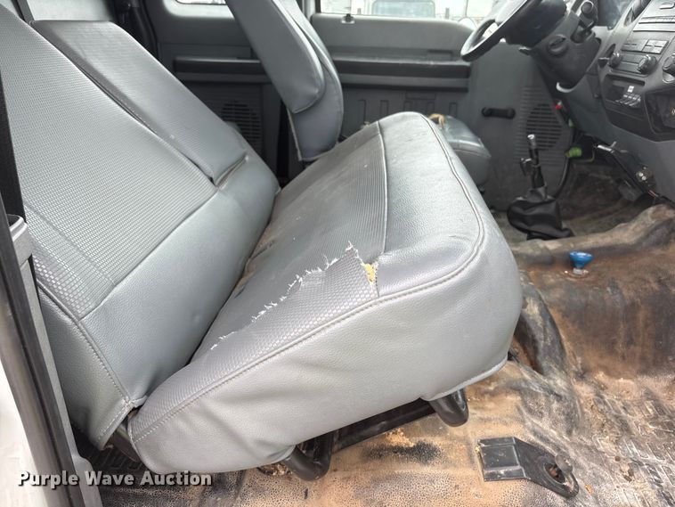image for item YA3189 2015 Ford F750 chipper truck