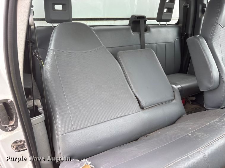 image for item YA3189 2015 Ford F750 chipper truck