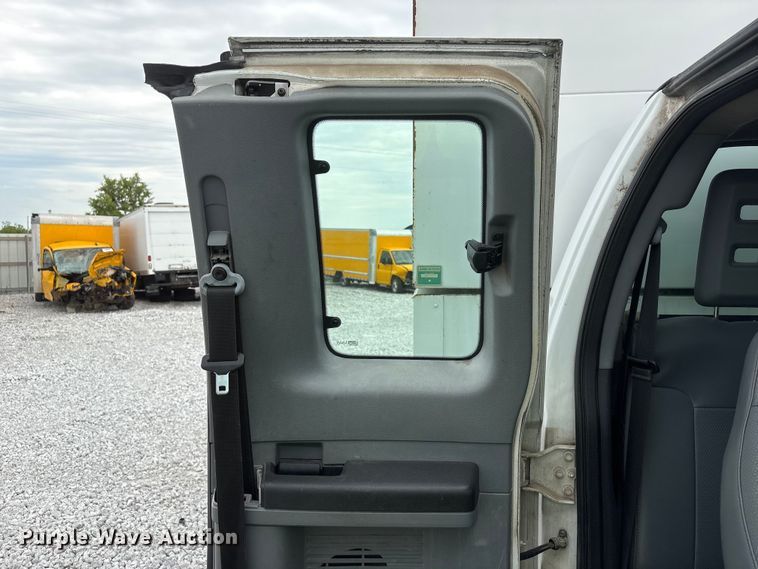 image for item YA3189 2015 Ford F750 chipper truck