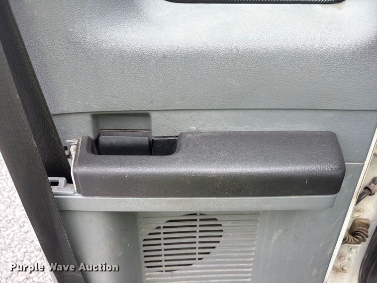 image for item YA3189 2015 Ford F750 chipper truck