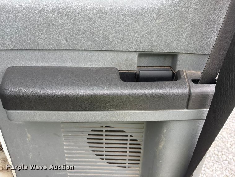 image for item YA3189 2015 Ford F750 chipper truck