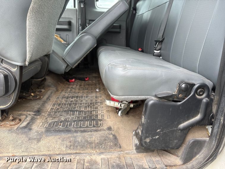 image for item YA3189 2015 Ford F750 chipper truck