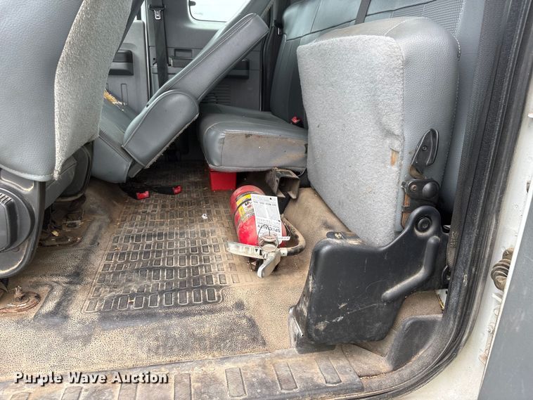image for item YA3189 2015 Ford F750 chipper truck