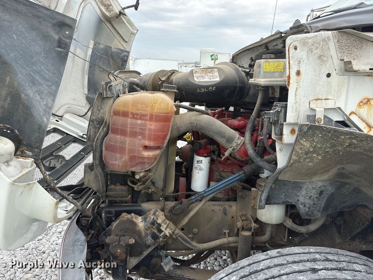 image for item YA3189 2015 Ford F750 chipper truck