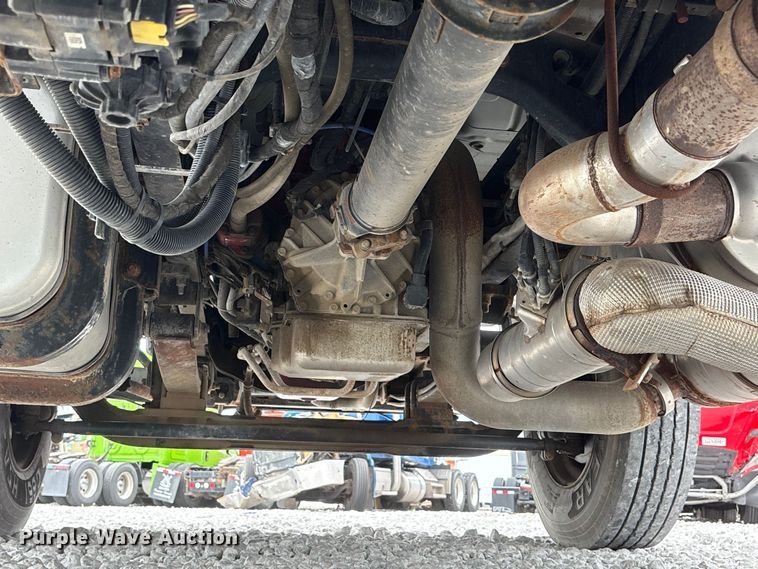 image for item YA3189 2015 Ford F750 chipper truck