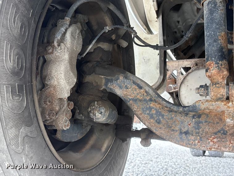 image for item YA3189 2015 Ford F750 chipper truck