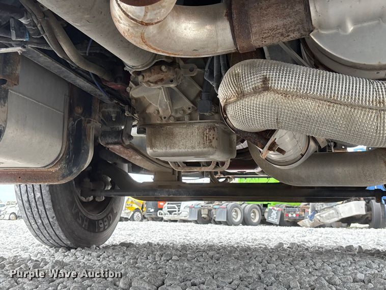 image for item YA3189 2015 Ford F750 chipper truck