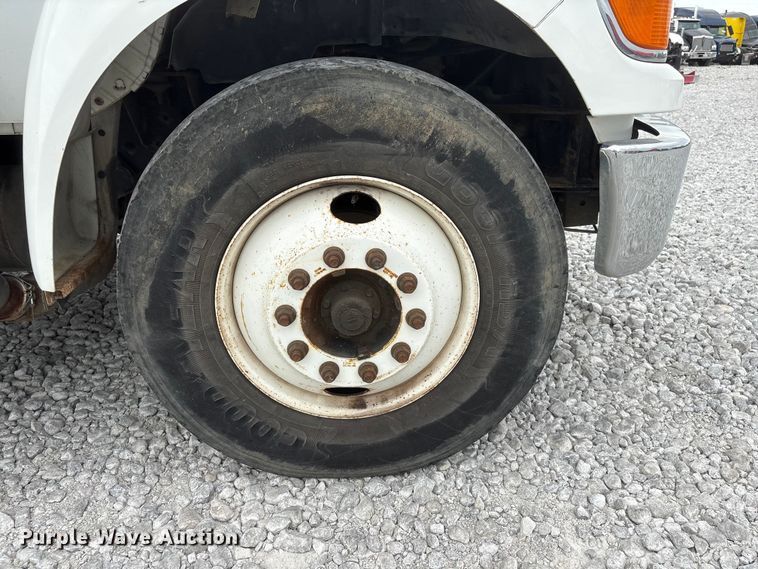 image for item YA3189 2015 Ford F750 chipper truck