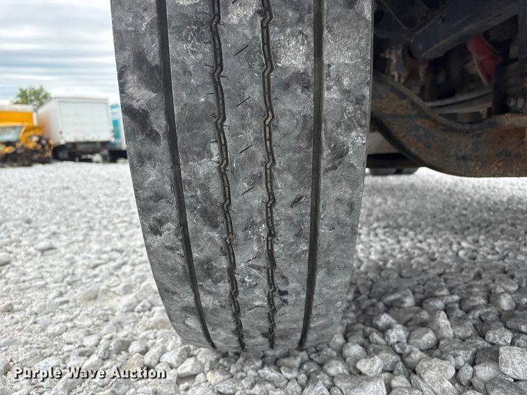 image for item YA3189 2015 Ford F750 chipper truck
