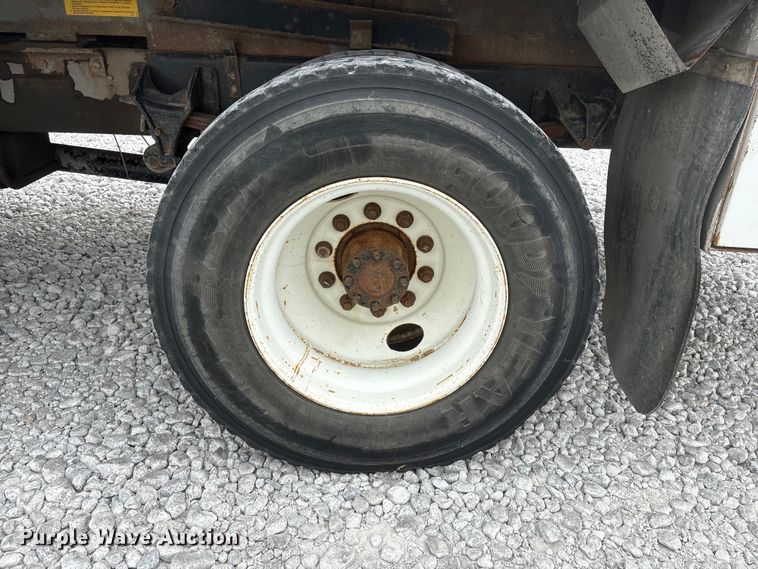 image for item YA3189 2015 Ford F750 chipper truck