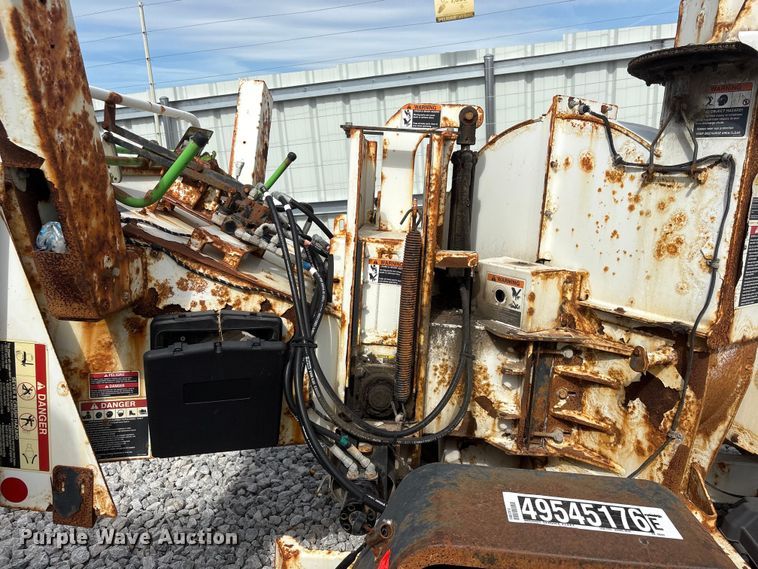 image for item YA3190 2015 Altec DC1317 wood chipper