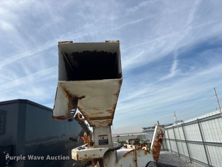 image for item YA3190 2015 Altec DC1317 wood chipper
